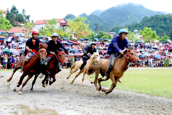 Traditional festivals Bac Ha Market Sapa